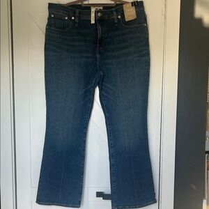NWT Madewell Mid-rise Kick Out Jeans, 32